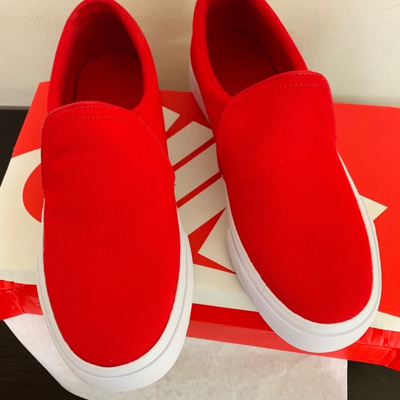 BRAND NEW NIKE WOMENS COURT ROYALE SLIP SNEAKER - - Picture 6 of 7